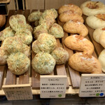 テーラ・テール - じゃこパン（¥238）（税込）、えびぱん（¥281）（税込）