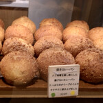 テーラ・テール - 焼きカレーパン（¥324）（税込）