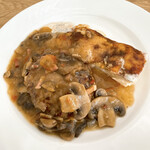 飛行船スタイル 南條 - マッシュルームいっぱいのアサリソースのハンバーグ