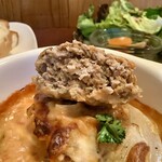 ジャム cafe 可鈴 - 【ハンバーググラタン】ギュッと詰まった肉々しいハンバーグです(*^^*)