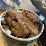 近江焼肉ホルモン すだく - カルビ丼