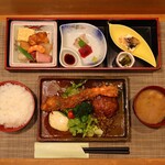 和食時々フレンチ 貴 - スペシャル松花堂弁当(1,600円)
            特製ハンバーグ･海老フライ1尾付き