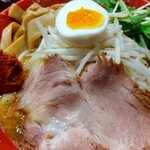 ラーメンだるまや - 自分でスープに乗せます