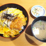 Tonkatsu Kogane - かつ丼（ランチ￥850）。甘辛さの塩梅が絶妙で、非常に気に入りました！