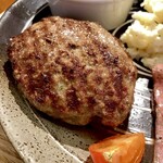 炭火KITCHEN おどり火 - 常陸牛・ローズポーク・国産牛の合挽き肉のハンバーグ(180g)