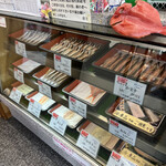 カネタ前田商店 - お目当ては、特選真アジ。ショーケースにはない。。