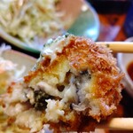 赤坂とん平 - カキフライ断面♪ふたつのカキ入り