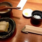 Uoshou Ginpei Shinsaibashi Ten - 漬物しらす、温豆腐