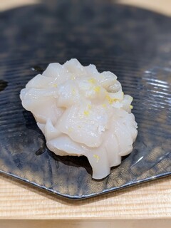 Sandaimedaruma Zushi - ホタテ ゆず塩