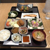 寅福 - ブリの刺身とカキフライ定食(季節の味噌汁に変更)、揚げ豆腐の煮おろしがけ、銀鮭の西京焼き、大根おろし
