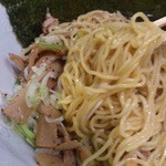 さんじ - 麺の下に全卵が隠されている！