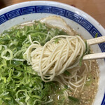大分ラーメン 十八番 - 細麺がバッチグー！スープが絡んで美味( ◠‿◠ )
