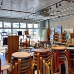 also - 椅子が多いかな