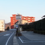 Keikou Hausuresutoran Ukishiro - 店の看板と車の入口