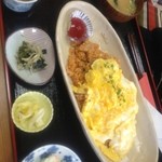 なかま亭 - オムライス(玄米) 850円。