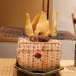 温石 - 地物の筍を炭火でじっくりと火を通します