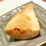 温石 - 穂先を指先で摘んでアムアムアムッ。トウモロコシのような味わいやねん