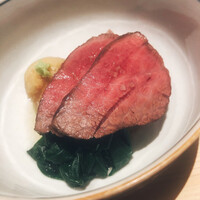 温石 - 知床牛のトウガラシ。肩肉の一部ですが肉質はモモに近いかも。超希少部位。赤身の王様です。