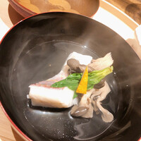 温石 - イトヨリダイのお吸い物。見た目も華やかなお魚ですが、身も甘くてウンマイ