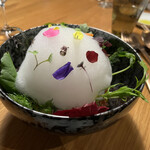 メゾン ケイ - 提供直後のサラダは庭園の花のよう