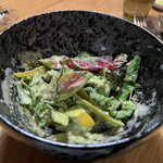 メゾン ケイ - サラダを混ぜると何十種もの野菜やハーブが姿を表します