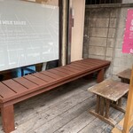 LENN CAFE - 外のベンチ席