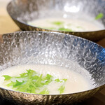 傳火 鉄板焼 - オマール海老と甘酒スープ