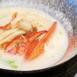 傳火 鉄板焼 - オマール海老と甘酒スープ