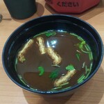 無添くら寿司 - あさり入り赤だし (税込)220円 (2022.02.05)