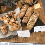 May's bakery - 全粒粉のカンパーニュ