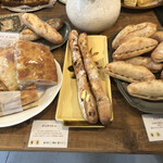 May's bakery - 奶油起司法棍牛奶麵包