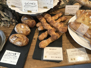 May's bakery - 蜂蜜生薑 鹽味夏威夷果 雜錦麵 クリュ