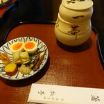 瓢亭 - ひょうたん型の三段重ねの器を広げると…