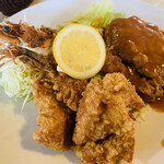 マッケンジーファミリーレストラン - ランチ(唐揚げ、ハンバーグ、エビフライ)