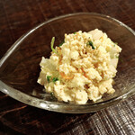 加藤商店 - お通し おからとちくわが入ってました。