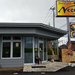 Neco - 店の外観全体。風花が舞うような曇天でした。