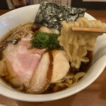 自家製手もみ麺 鈴ノ木 - ワンタン2個／チャーシュー1枚／名古屋コーチン味玉