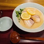 めん魚房 松月 - レモンラーメン