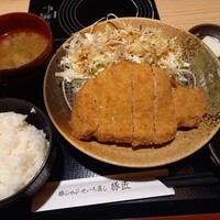 豚しゃぶ せいろ蒸し 豚匠 なんば邸 - 豚ロースかつ定食950円税込