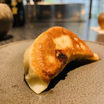 イチリン ハナレ - ③【丹波高坂地鶏】
      ★ 餃子：当店のスペシャリテ