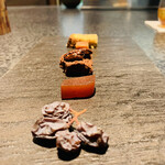 イチリン ハナレ - ⑫【茶菓子】
      ★ 中国茶のパウンドケーキ、生姜入り生キャラメル、山椒入りガトーショコラ+ピーカンナッツ、カリンのゼリー、レーズン