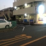 ぎょうざ工房 - ここ左折。すぐ左手にあります。