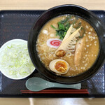 炙ラーメン 明 - ・黒とんこつ醤油ラーメン 920円/税込
・ねぎ 100円/税込
・味玉 50円/税込