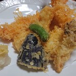 手打ちそば割烹　うた屋 - サクッと揚がってる