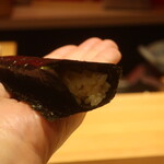 鮨 しみづ - 炊き立てのシャリと山葵の巻物