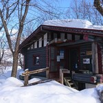 Oyama No Hatake - 雪深い地域のログハウスの店舗外観