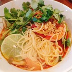 mashka - ライムが輝くオサレなトムヤムクンパスタ〜!!