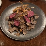 遠藤利三郎商店 - エゾ鹿ウチモモのロースト ポワブラードソース(黒トリュフ10ｇスライスは別オーダー)