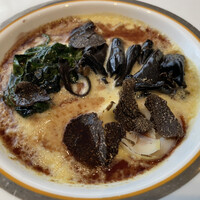 アーティショー - フォアグラのフラン、黒トリュフ、トランペット茸、チヂミホウレンソウ、ユリネ、ハト肉