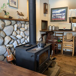 Mori no Naka no Choushoku to Cafe no Mise Cabot Cove - 店内的壁炉
